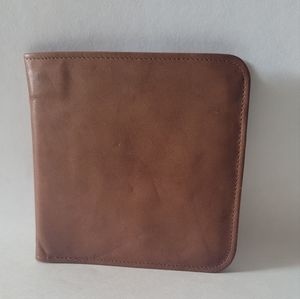 GUC Vintage Cowhide Leather La Garde Bifold Wallet Tan Brown